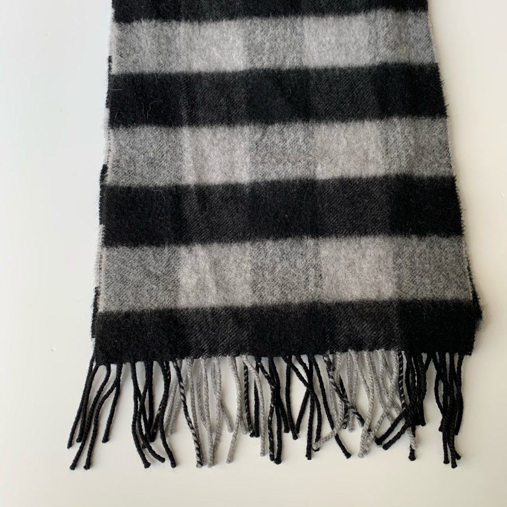 Porter and Ash London 100% Wool Scarf - Picture 3 of 4